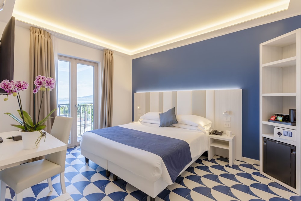 Deluxe Room - Photo 1