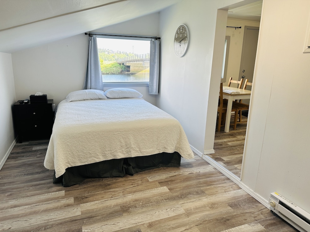 C2 Comfort Cabin, 1 Bedroom, Kitchen, Riverfront, Private Balcony, No Pets