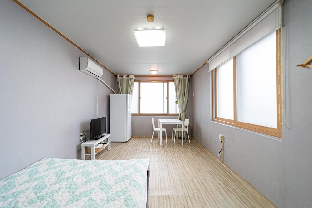 Basic Room, 1 Bedroom (Jasmine) - Photo 3