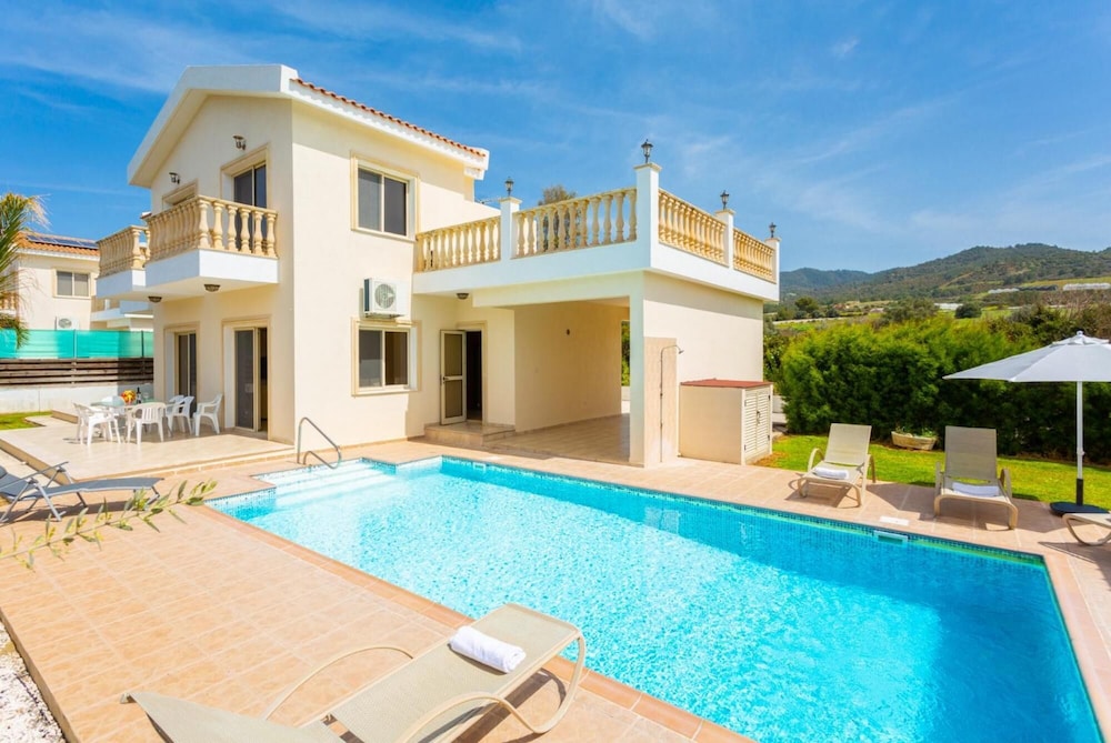 Villa photo 2
