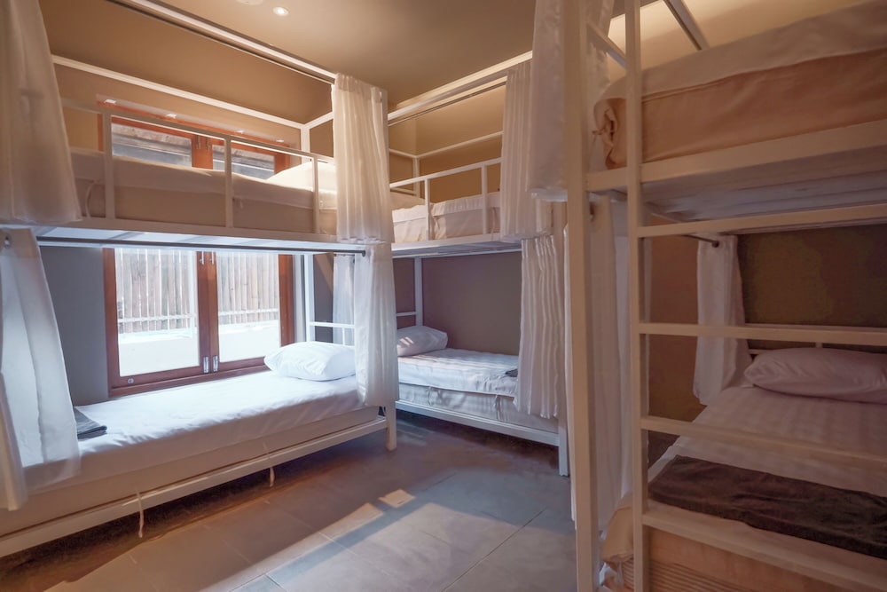 Bunk Bed in Female Dormitory - 30 Beds photo 2