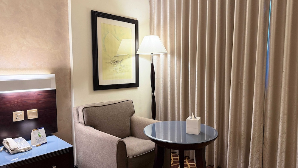 Superior Room, 1 King Bed photo 2