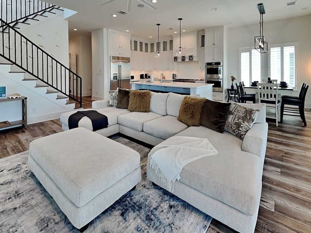 House (4 Bedrooms)