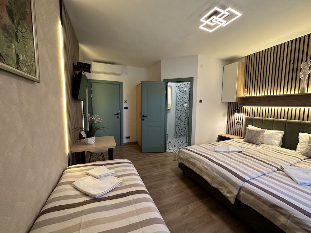 Twin Room - Photo 4