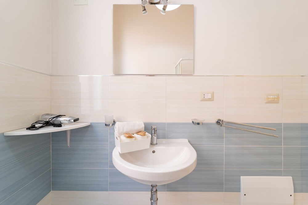 Business Double Room, Private Bathroom, City View (Vista Città bagno interno) photo 2