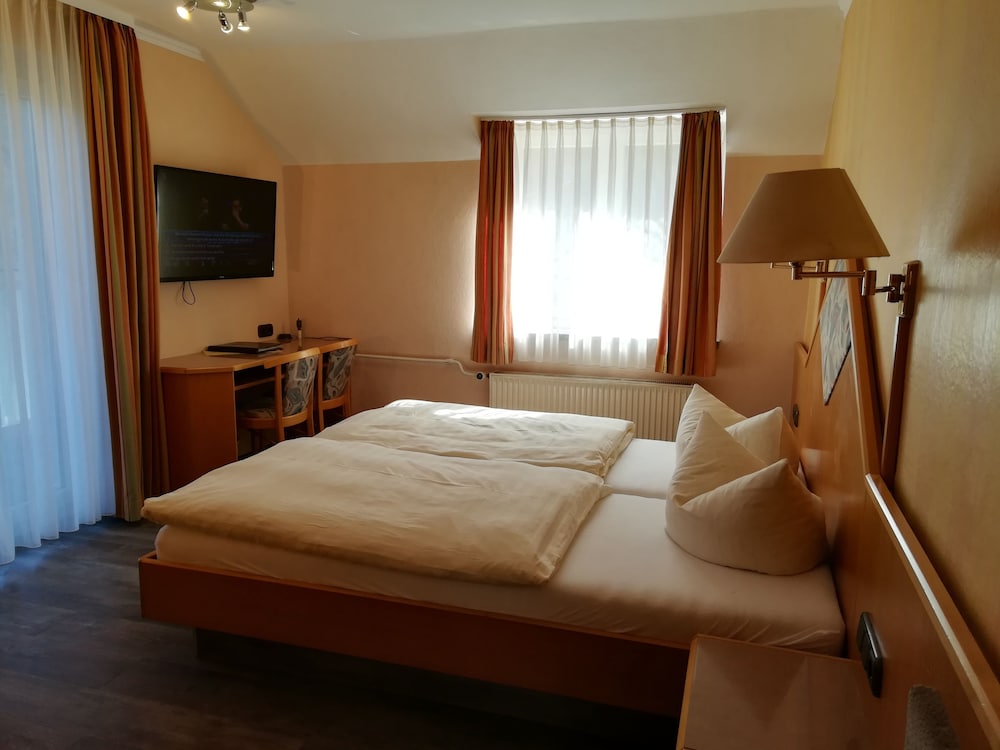 Classic Twin Room, 2 Twin Beds, Non Smoking, Mountainside photo 2