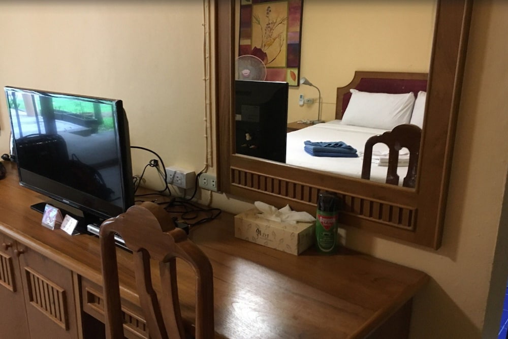 Standard Room, 1 King Bed photo 3