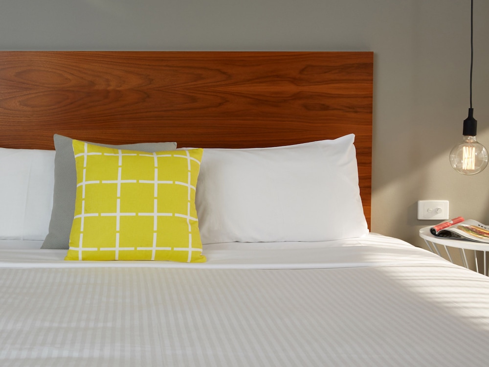 Deluxe King Room - Photo 5
