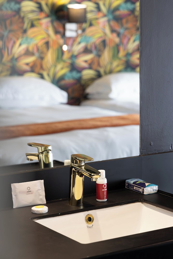 Standard Room (Queen) - Photo 9