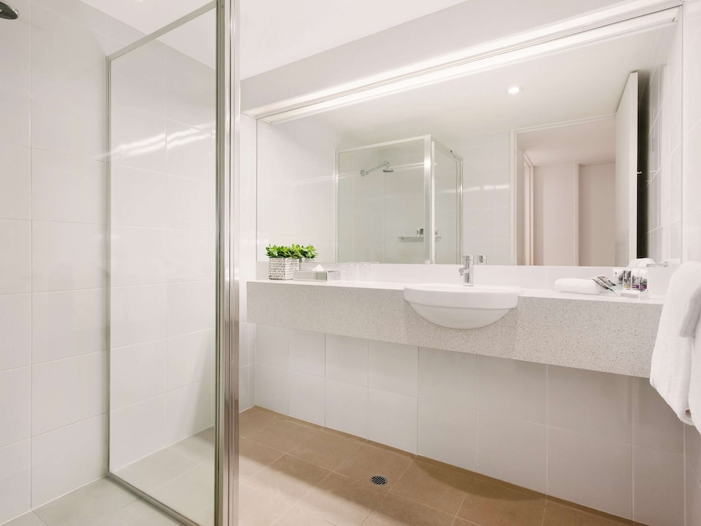 Superior Suite, 1 Bedroom, Lake View - Photo 7