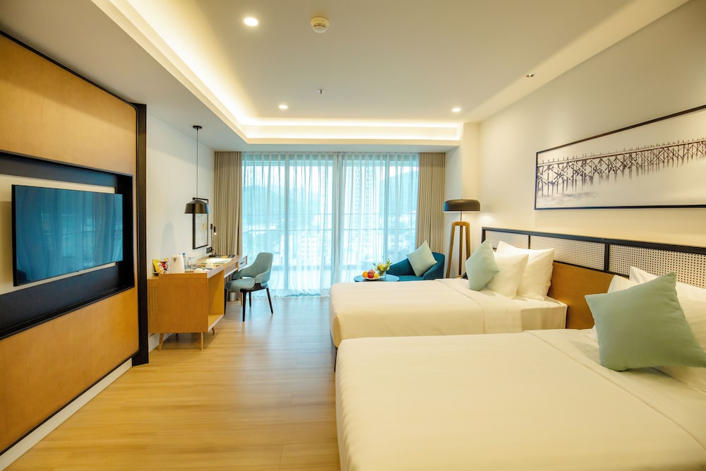 Deluxe Triple Room, City View