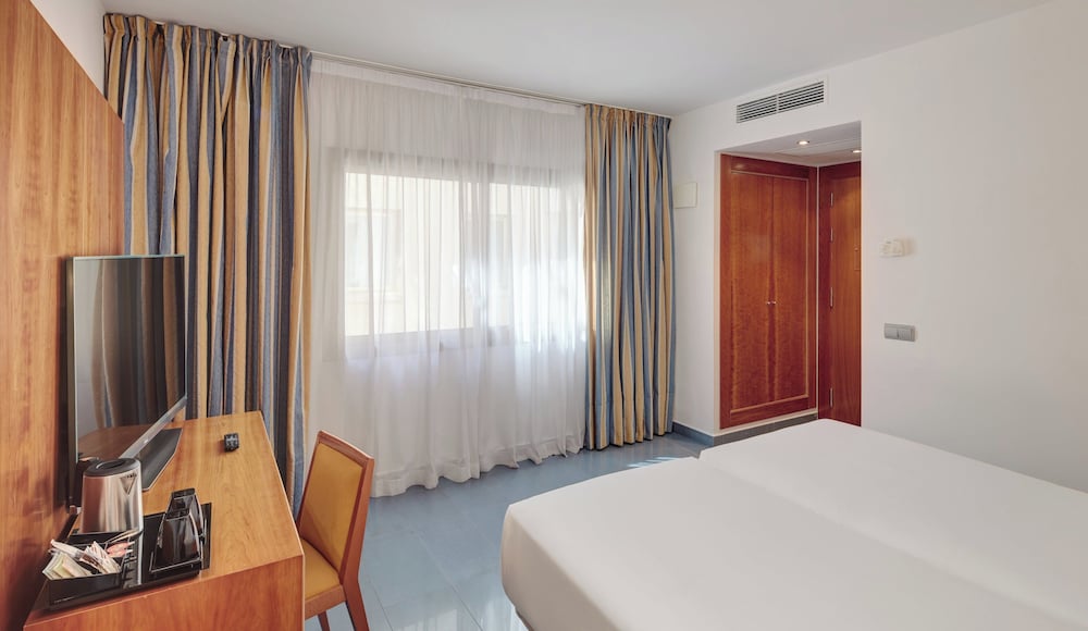 Classic Twin Room - Photo 4