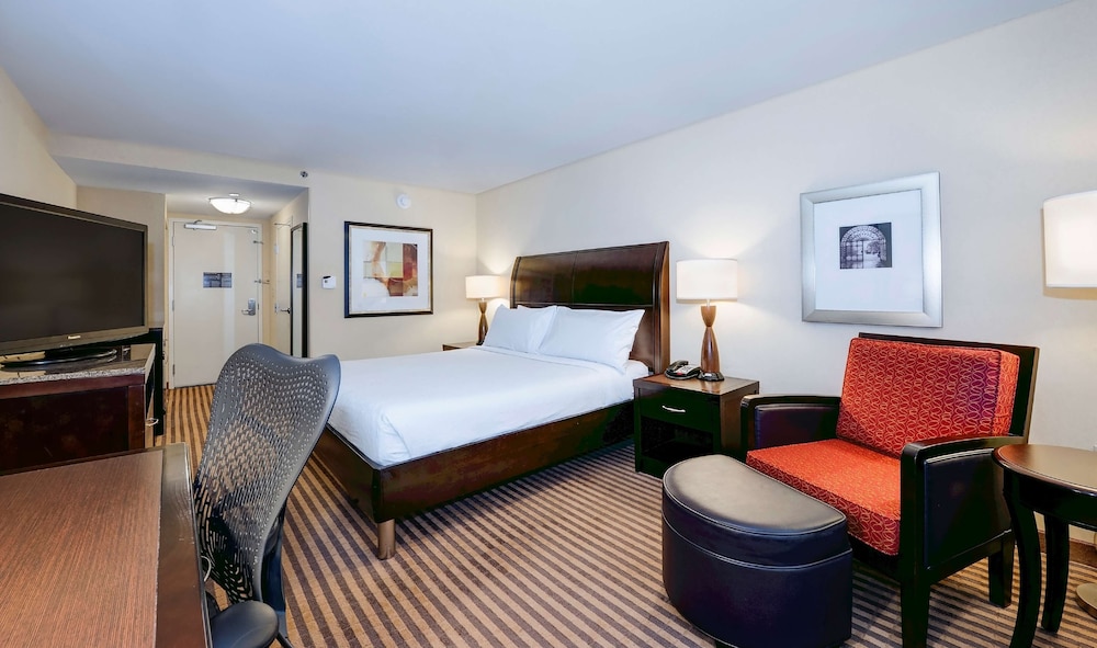 Premium Room, 1 King Bed (In-Room Drinks-Snacks) photo 1