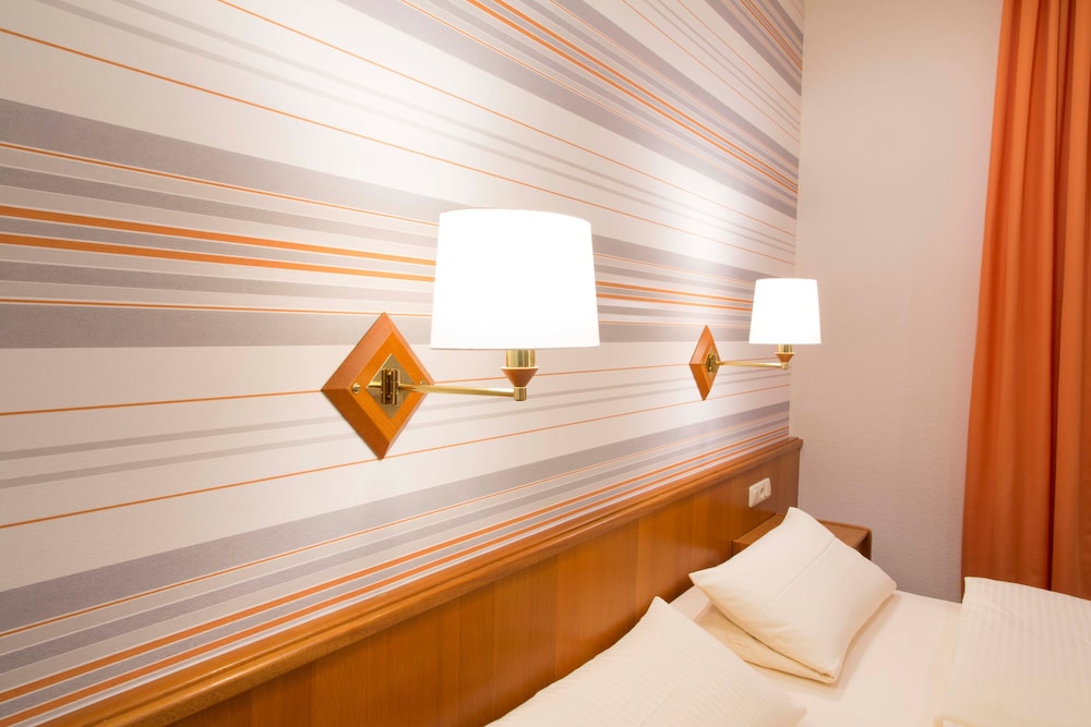 Classic Double Room, 1 Bedroom, Non Smoking photo 2