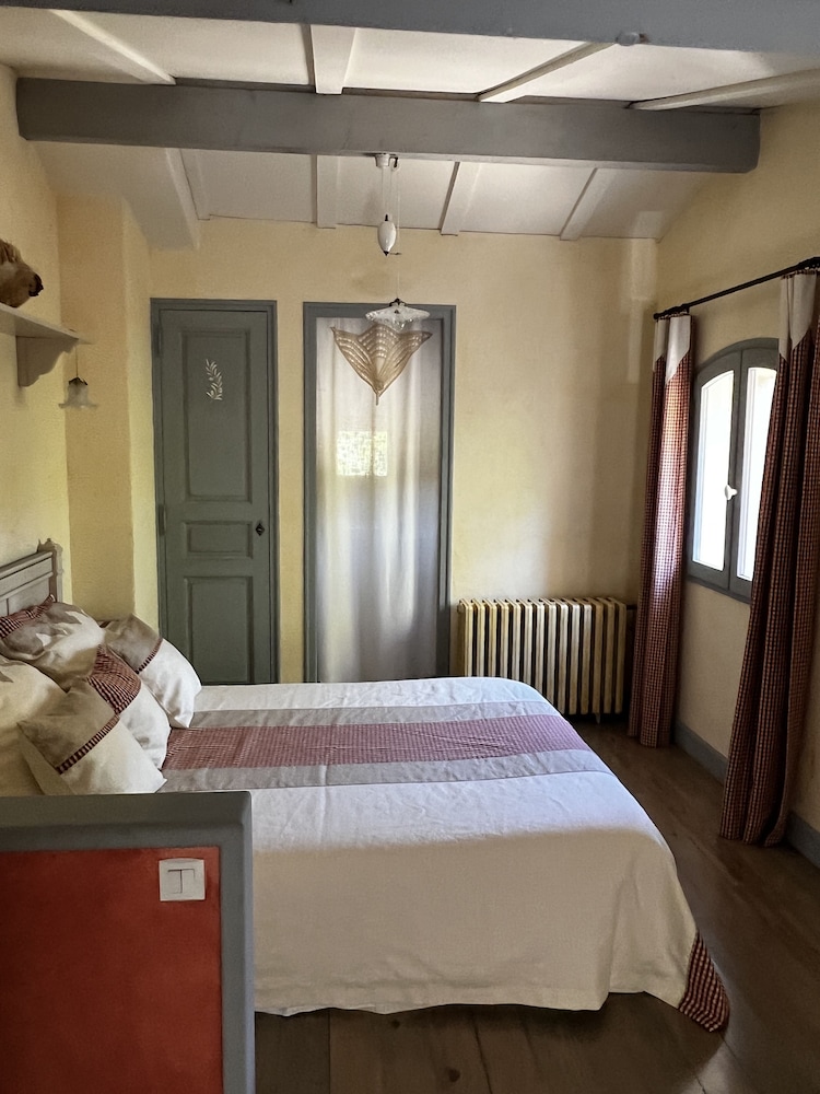 Classic Double Room, 1 Double Bed, Non Smoking, Park View (POULE) photo 1