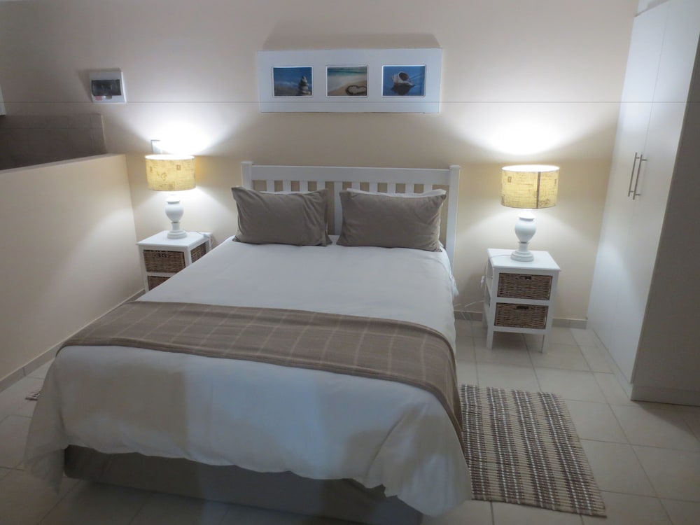 Queen En-Suite Deluxe photo 2