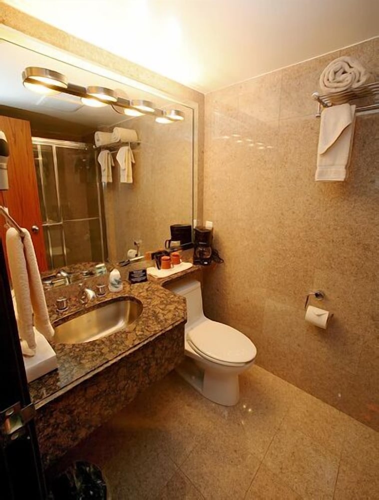 Deluxe Room, 2 Queen Beds photo 3