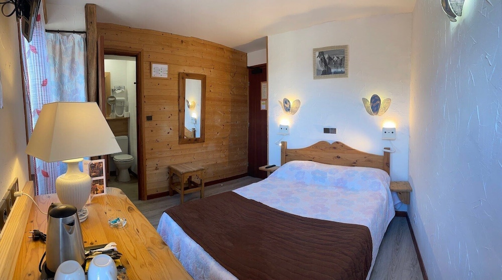 Standard Double Room photo 3