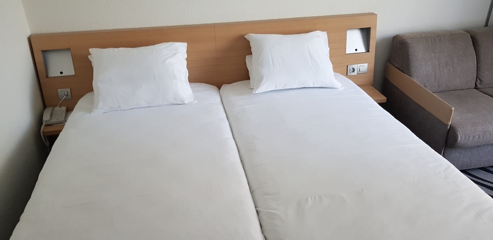 Classic Room, Multiple Beds - Photo 4