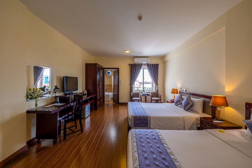 Family Room - Photo 1
