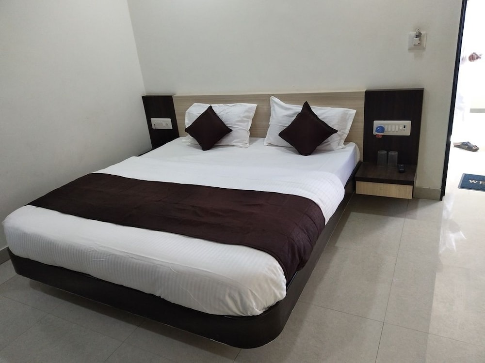 Double Bed Deluxe Ac Room photo 1