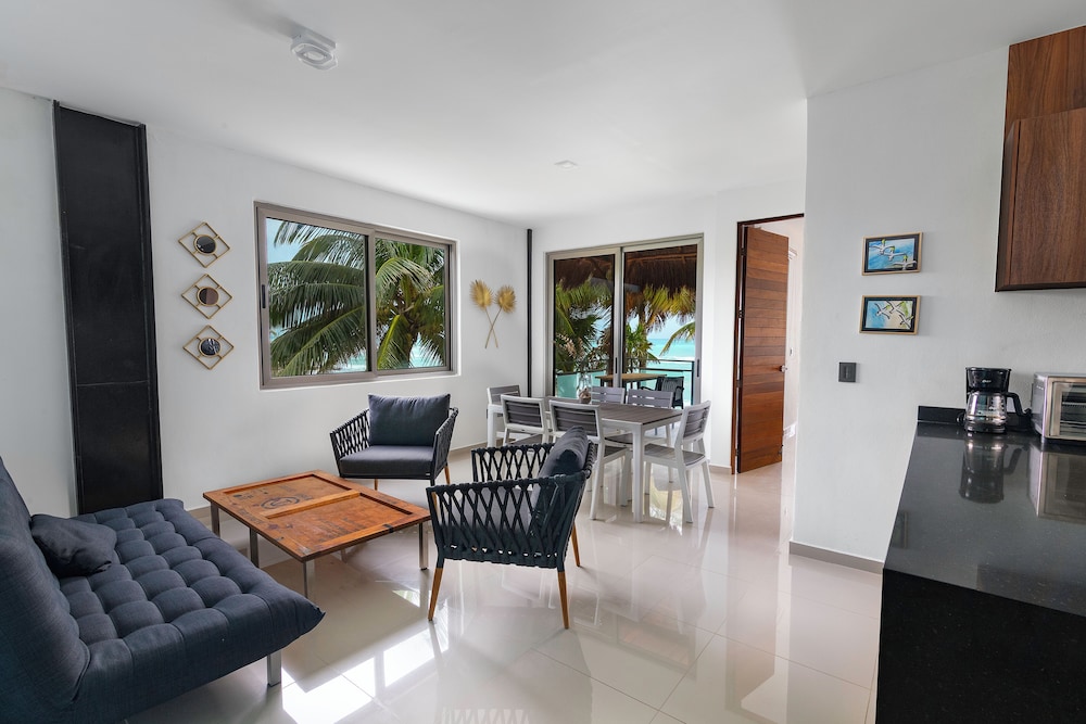 Luxury Apartment, 3 Bedrooms, Sea View photo 2