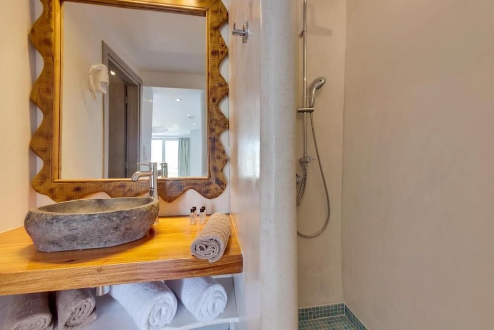 Junior Suite, Sea View (Indoor Jetted Tub) photo 3