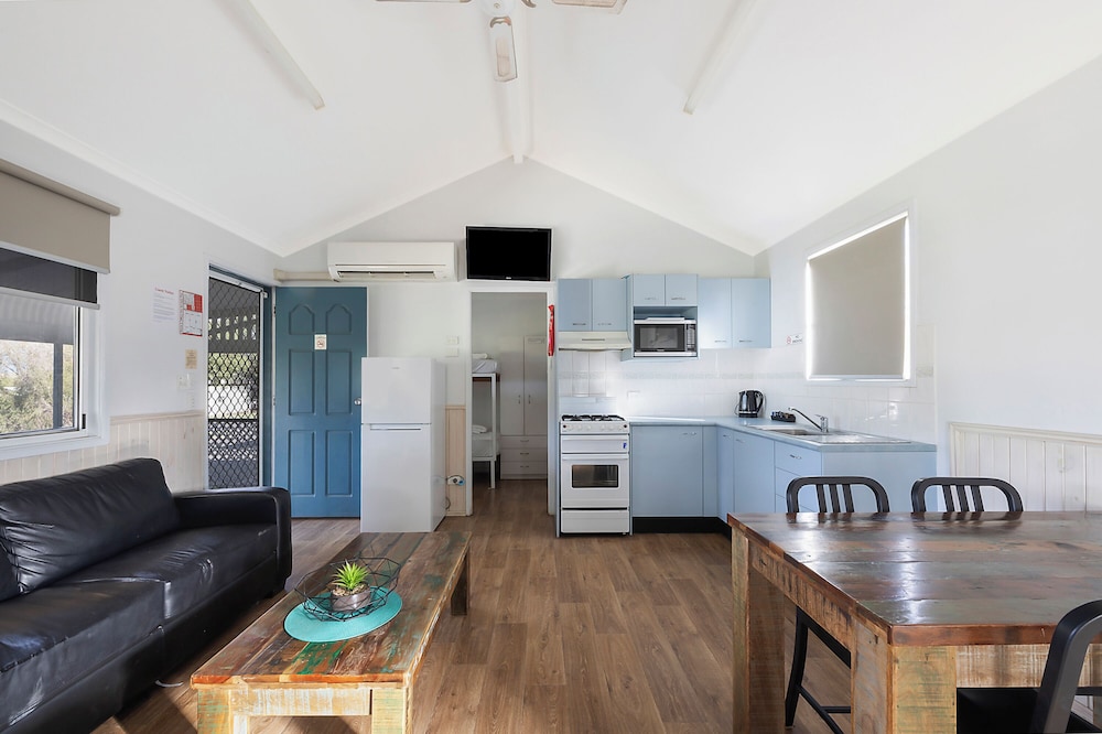 Standard Cabin - Sleeps 6 photo 2
