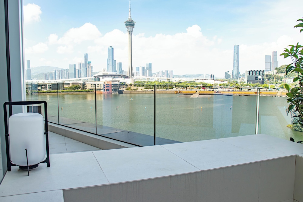 Royal Studio Suite, Non Smoking, Balcony photo 3