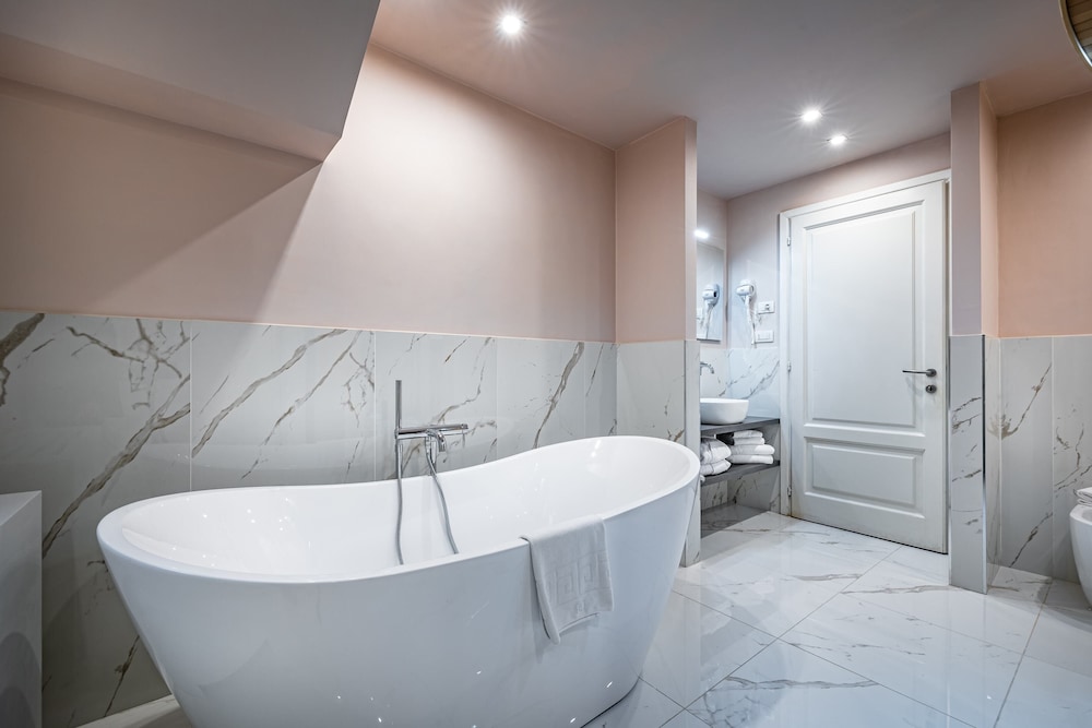 Royal Suite - Photo 11