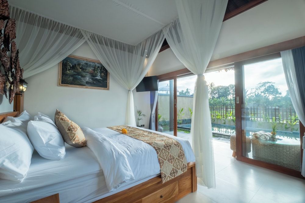 Deluxe Villa, Balcony, Pool View