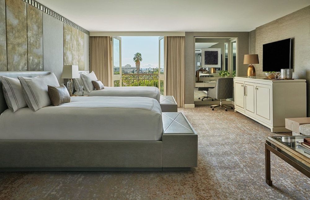 Grand Room, Multiple Beds (Heritage) thumbnail 5