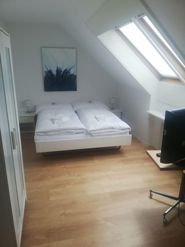 Basic Double Room, Shared Bathroom (Budget)