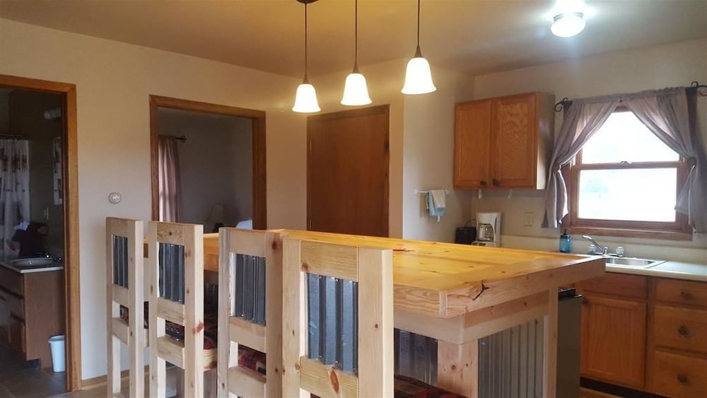 Cabin, 2 Bedrooms, Kitchen (The Neighbors) photo 3