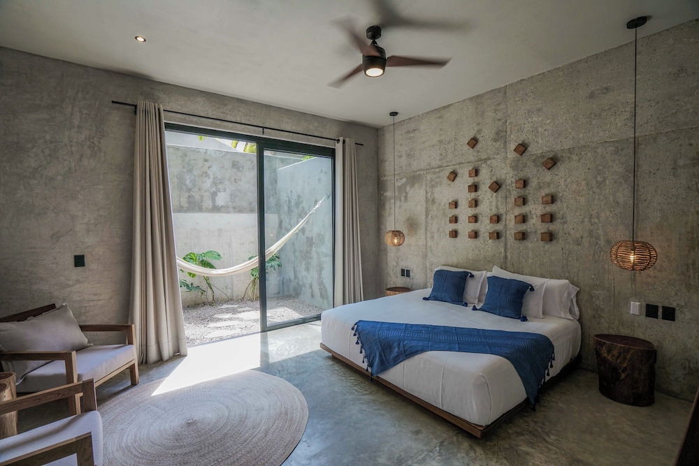 Deluxe Room 1