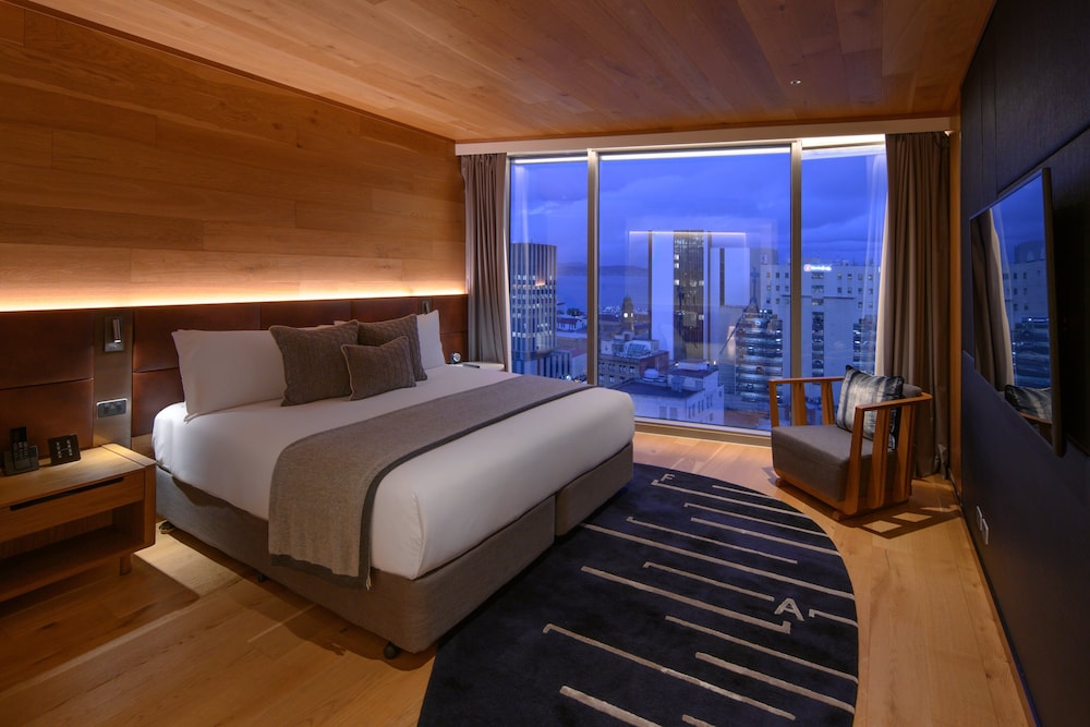 Suite, Club Lounge Access, Harbor View (Derwent)