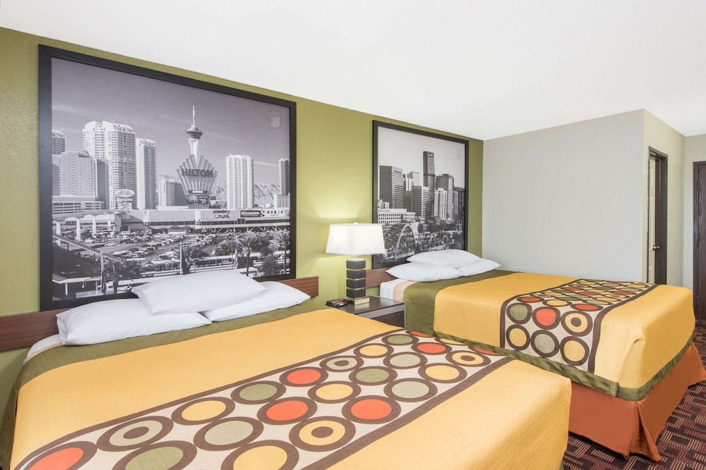 Room, 2 Queen Beds, Non Smoking - Photo 3