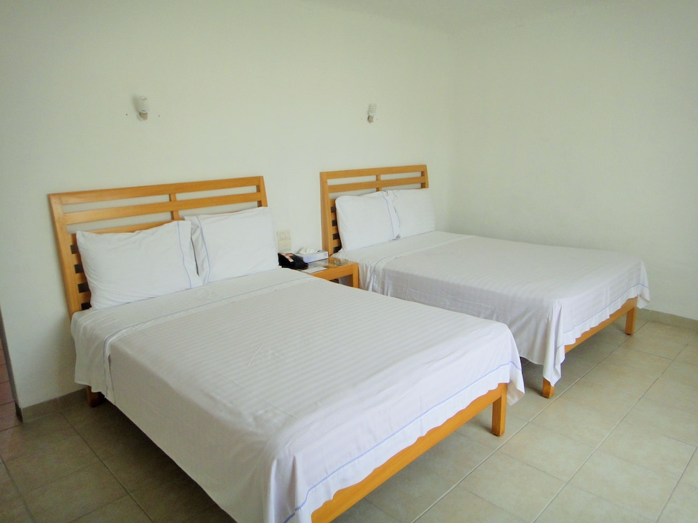 Standard Room, 2 Double Beds photo 2