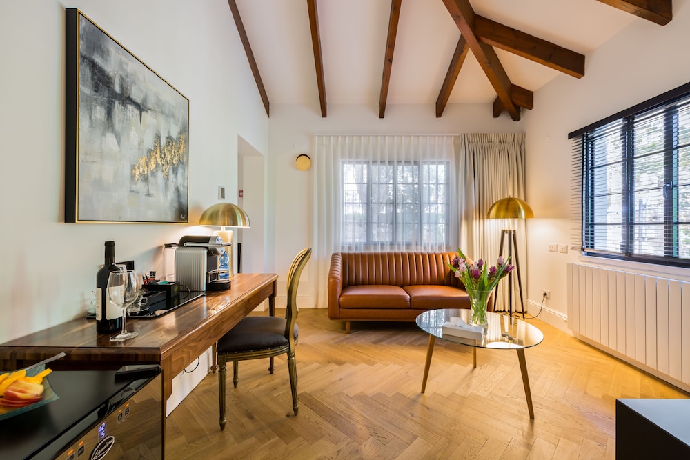 Garden Boutique One Bedroom Suite