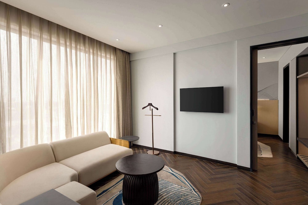 Suite, 1 King Bed, Non Smoking - Photo 1