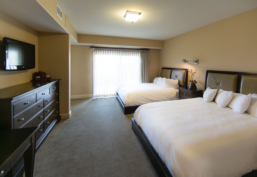 Suite, 2 Bedrooms, Kitchen photo 1