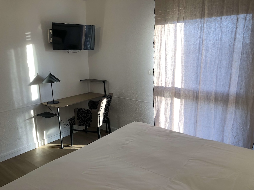 Standard Room, 1 Double Bed - Photo 8