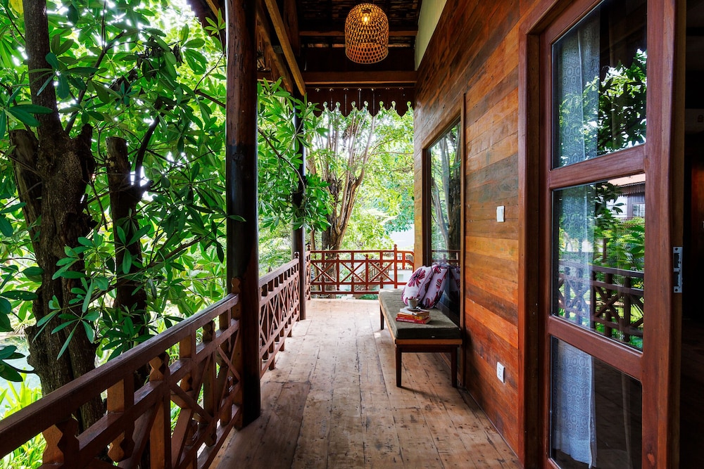 Three-Bedroom Villa Countryside View - Photo 3