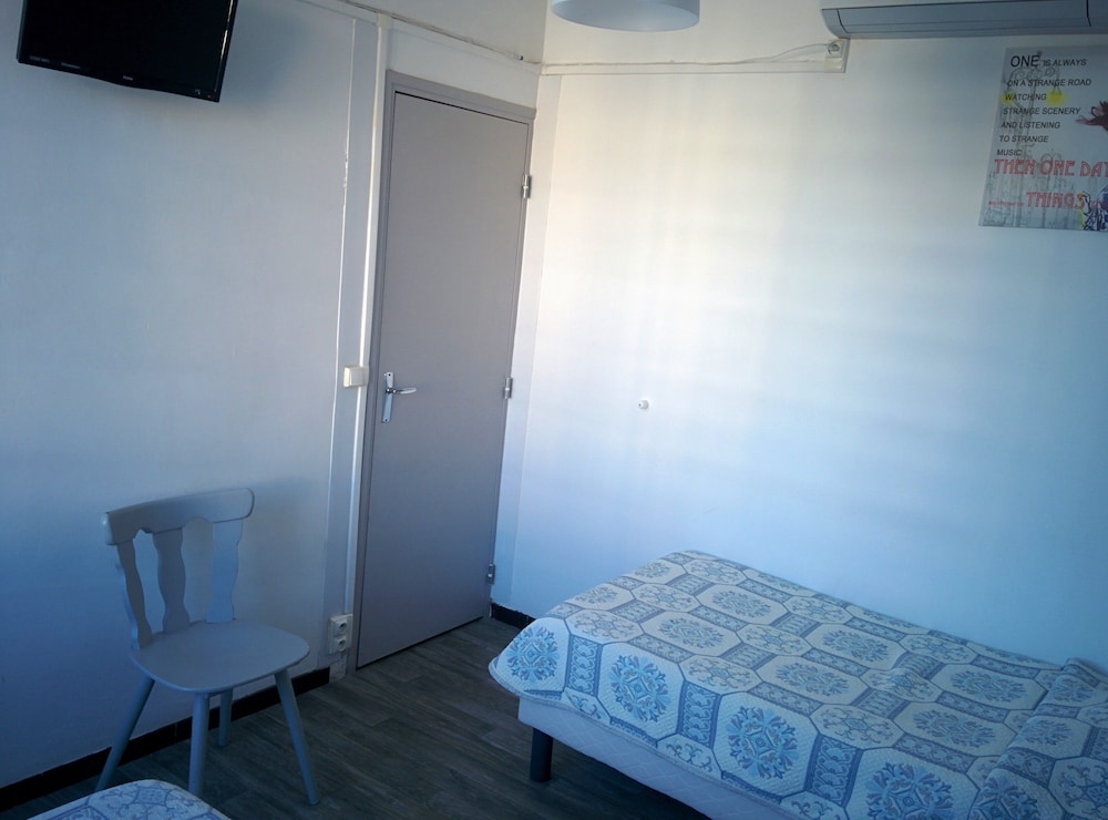 Twin Room - Photo 1