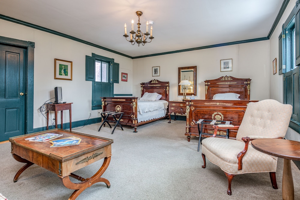 20 - Rutherford Stateroom