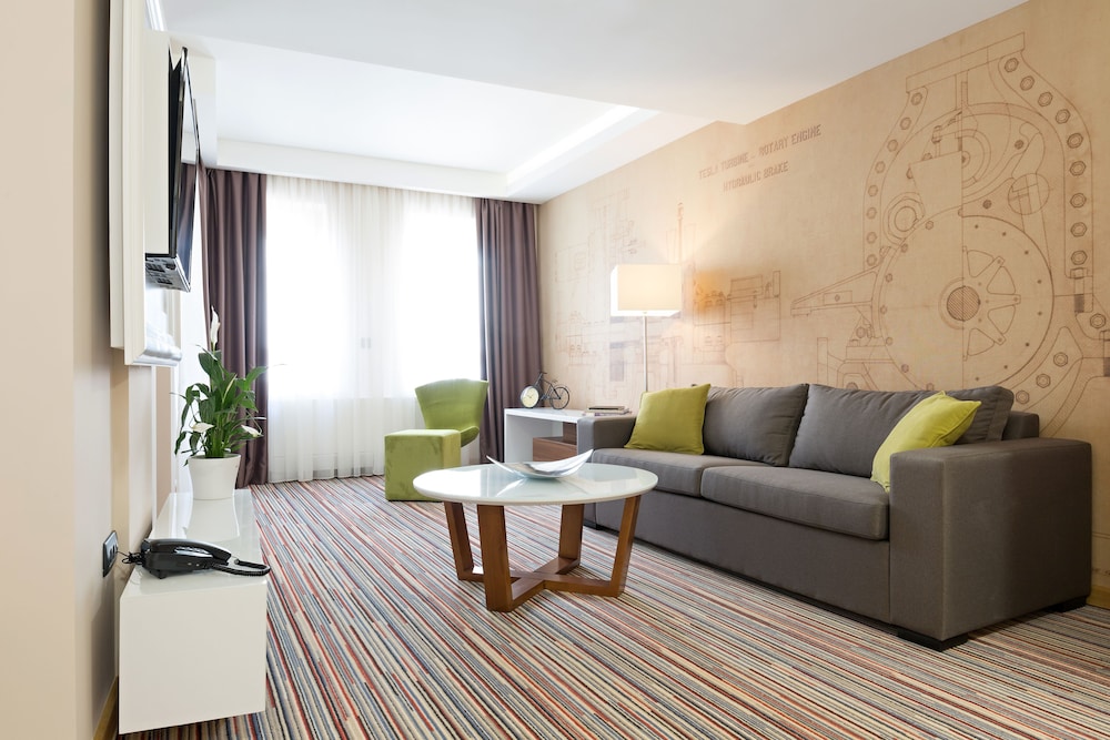 Junior Suite, 1 Queen Bed with Sofa bed, Non Smoking, Balcony photo 1