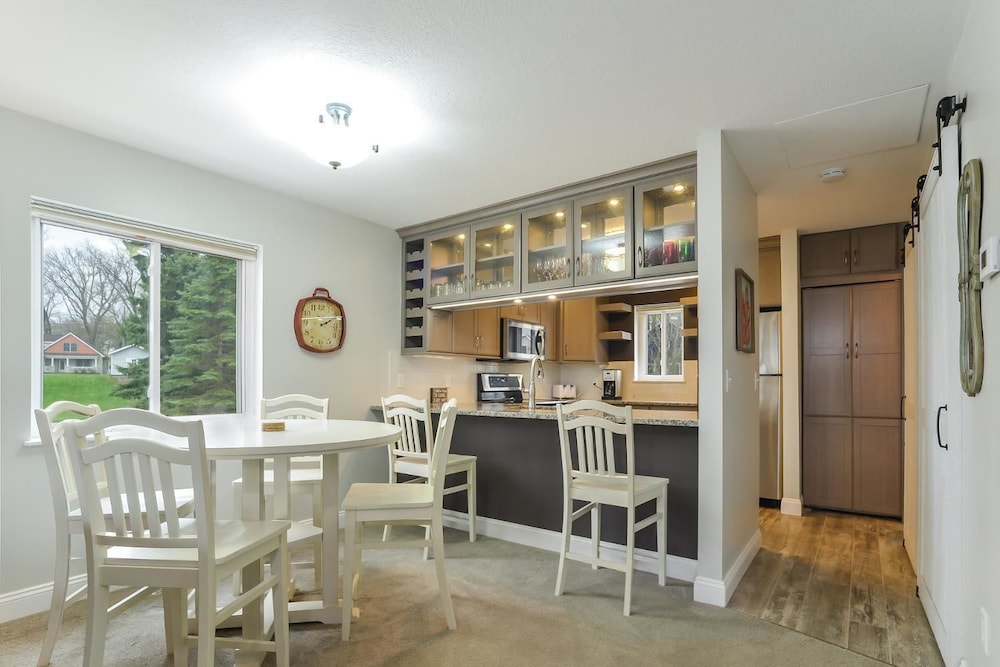 Condo, 2 Bedrooms, River View photo 3
