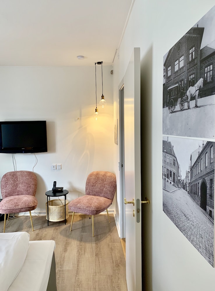 Standard Double or Twin Room - Photo 5