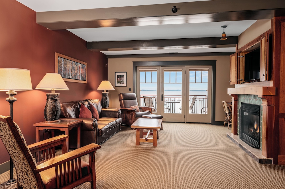 Lakeview Two Bedroom Suite photo 2