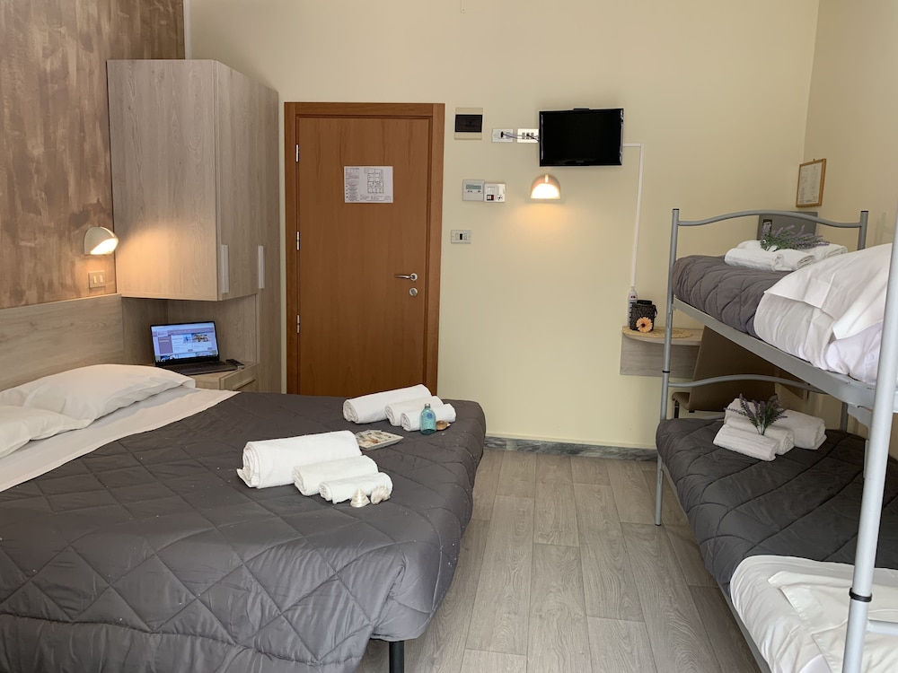 Triple Room - Photo 5